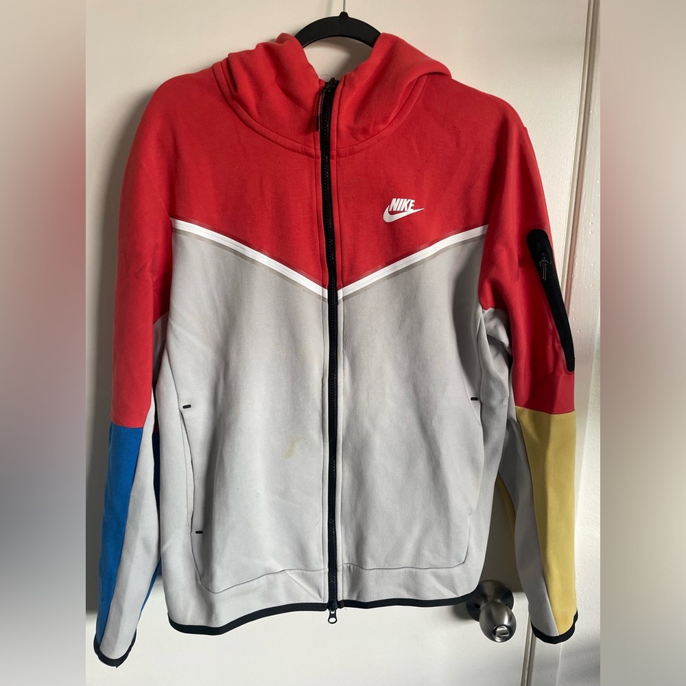 Nike Tech Fleece, size medium